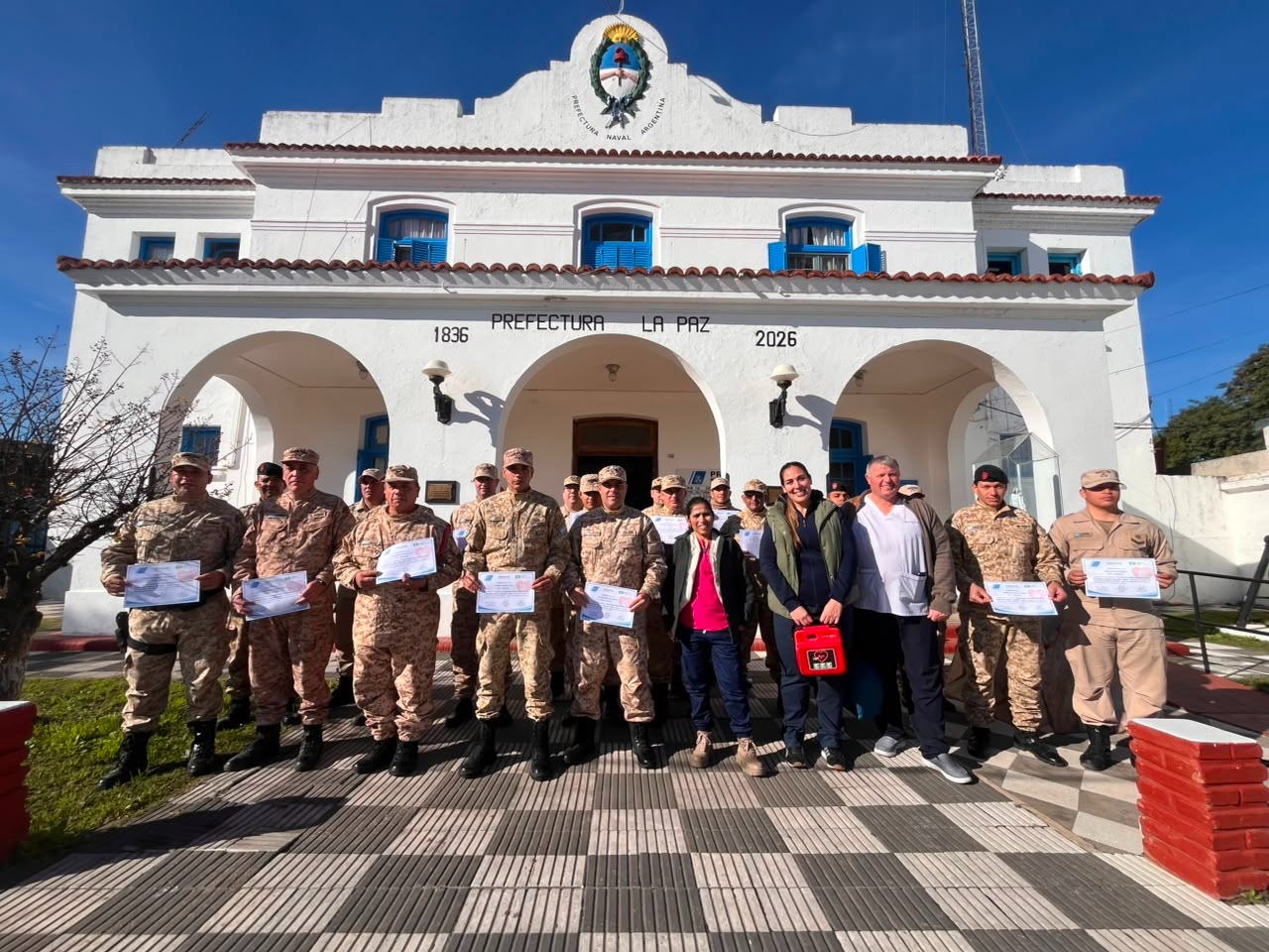 Capacitaron a futuros marineros de La Paz en RCP y uso de desfibriladores para actuar ante emergencias